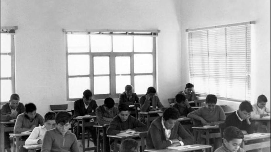 Imagen de la segunda promoción de alumnos del centro educativo en una de sus aulas.