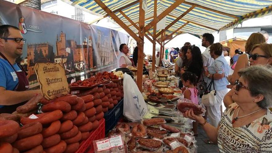 El mercado del ‘Jueves Turístico’ acogerá stands de unos 145 artesanos