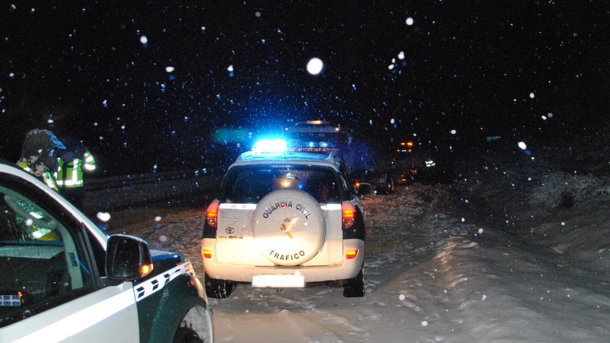 La Guardia Civil auxilia a los atrapados en el Padornelo