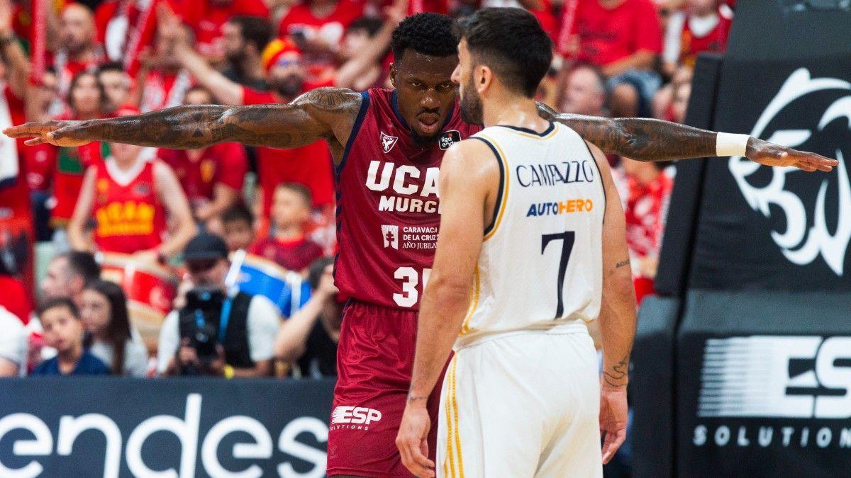 Dylan Ennis, ante Facundo Campazzo en la final de la Liga Endesa Dylan Ennis, ante Facundo Campazzo en la final de la Liga Endesa / EFE