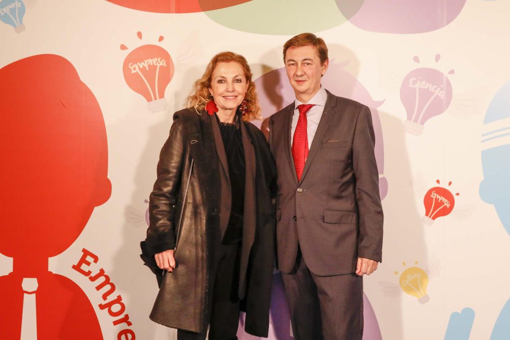 Los invitados posan en el photocall de los premios Talento Joven CV.