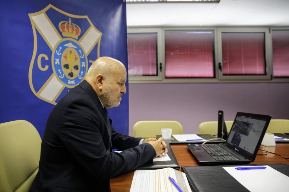 Miguel Concepción sonríe, durante la comparecencia telemática organizada por Prensa Ibérica.