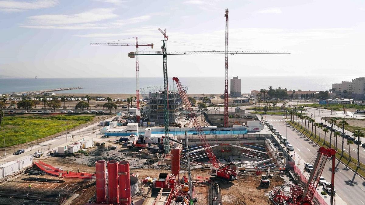 Construcción de viviendas en el litoral oeste de Málaga capital.