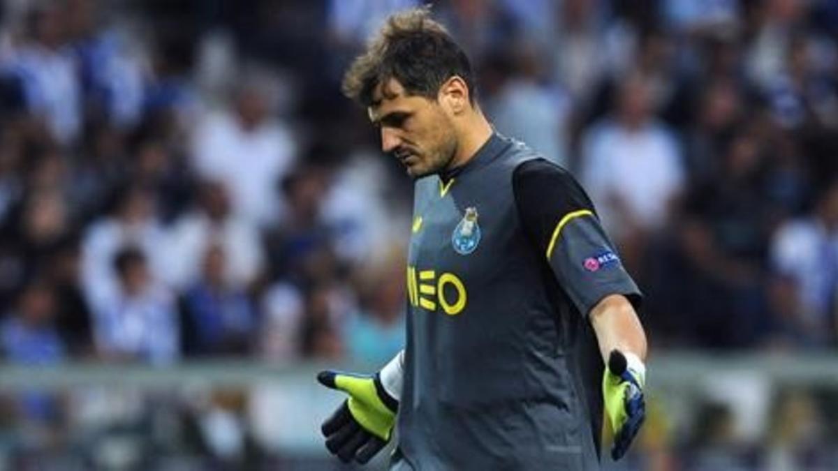 zentauroepp35180502 porto goalkeeper iker casillas gestures during a champions l170706111207