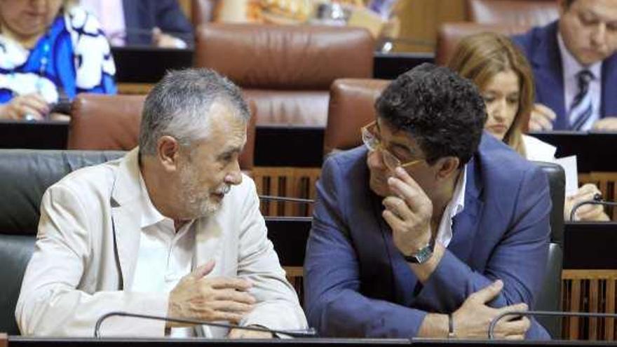 El presidente y el vicepresidente, ayer en el Parlamento.