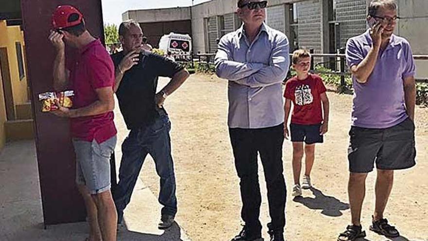 Robert Sarver hace cola para utilizar el Ãºnico baÃ±o que habÃ­a en el Municipal de Peralada.