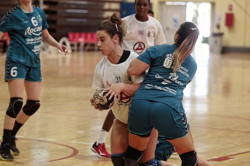 Salud-Rocasa | 15/08/2020.Partido de balonmano de la Copa Gobierno de Canarias.  | 15/08/2020 | Fotógrafo: María Pisaca Gámez