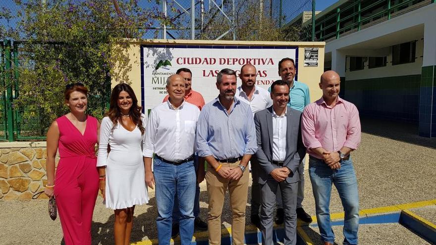 Javier Imbroda visitó ayer el municipio mijeño y destacó la gestión del equipo de gobierno.