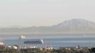 El Estrecho de Gibraltar, cubierto por una "nube tóxica": ¿qué está pasando?