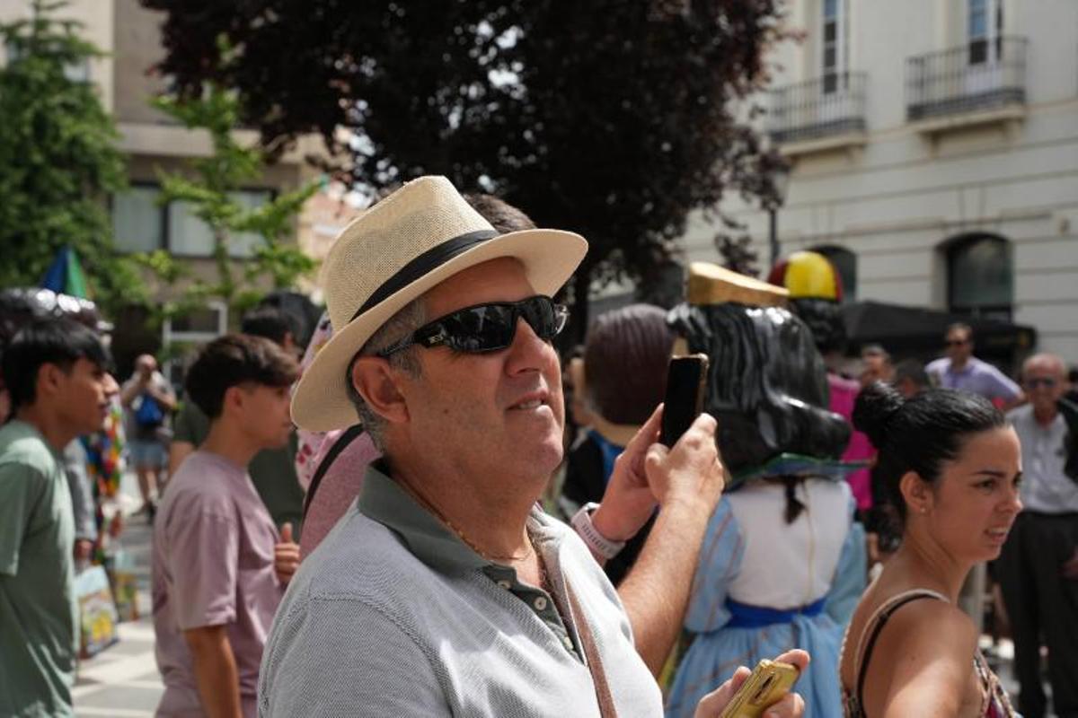 Fotogalería | Magia y tradición en las calles de Badajoz: así ha sido el desfile de Gigantes y Cabezudos