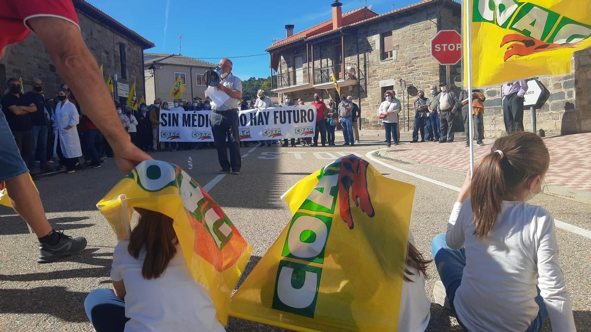 GALERÍA | Manifestación por la sanidad rural en Villardeciervos