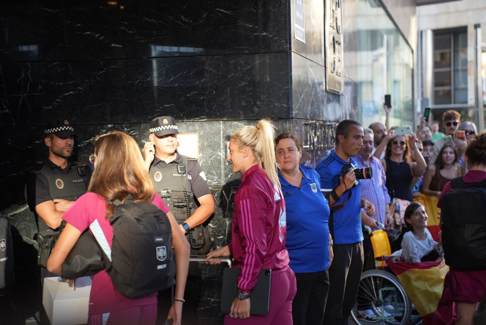 Las campeonas del mundo a su llegada a Córdoba, en imágenes