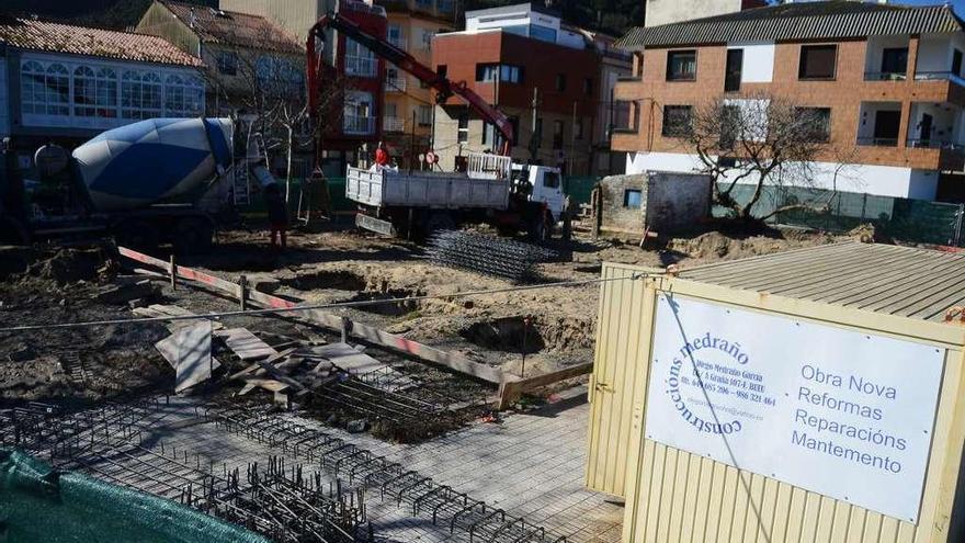 Los trabajos para la cimentación y la construcción de las zapatas de hormigón han comenzado esta semana en el lugar del antiguo astillero, en Banda do Río. // Gonzalo Núñez