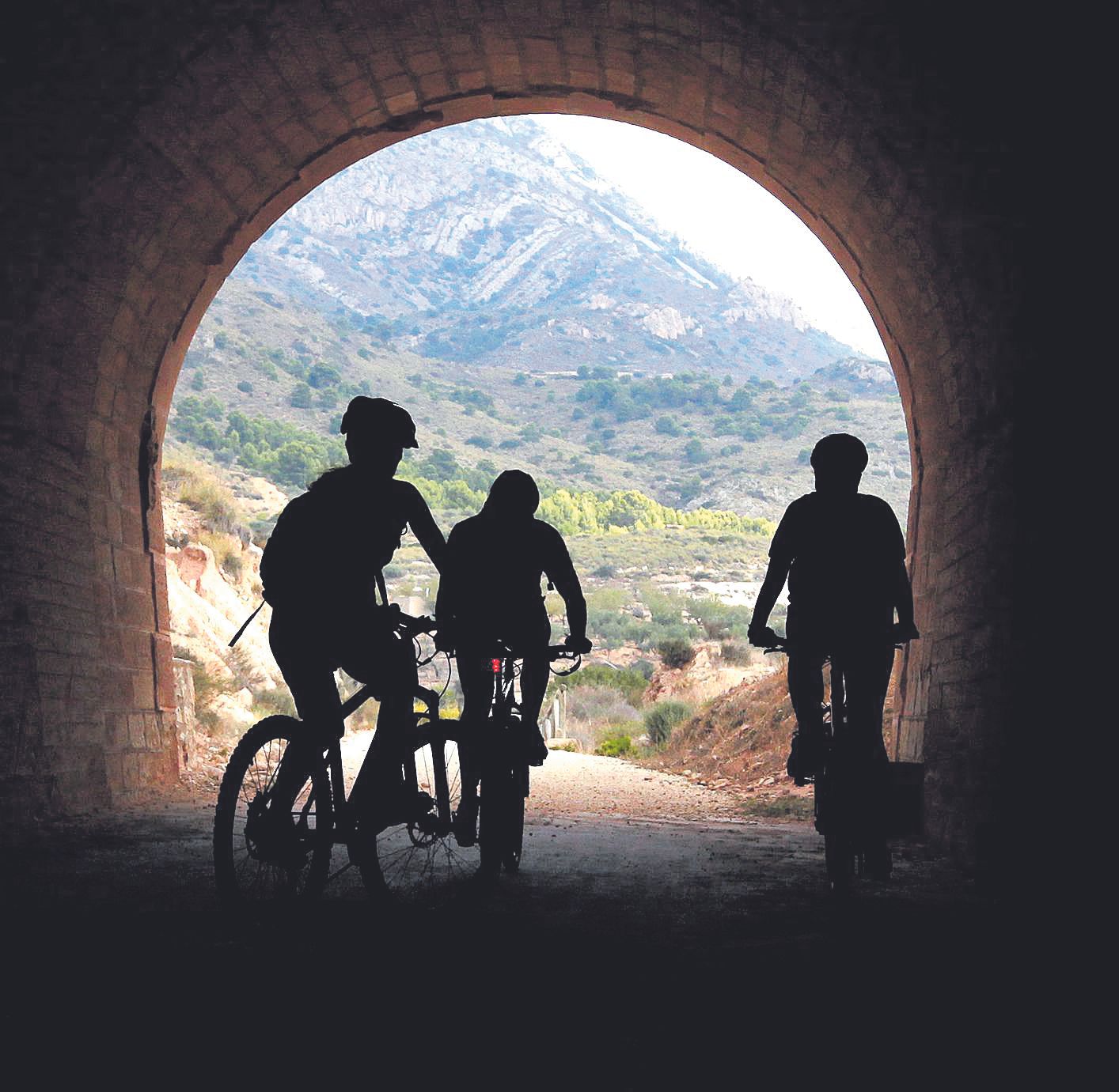 La Vía Verde del Maigmó es una  ruta clásica para familias.