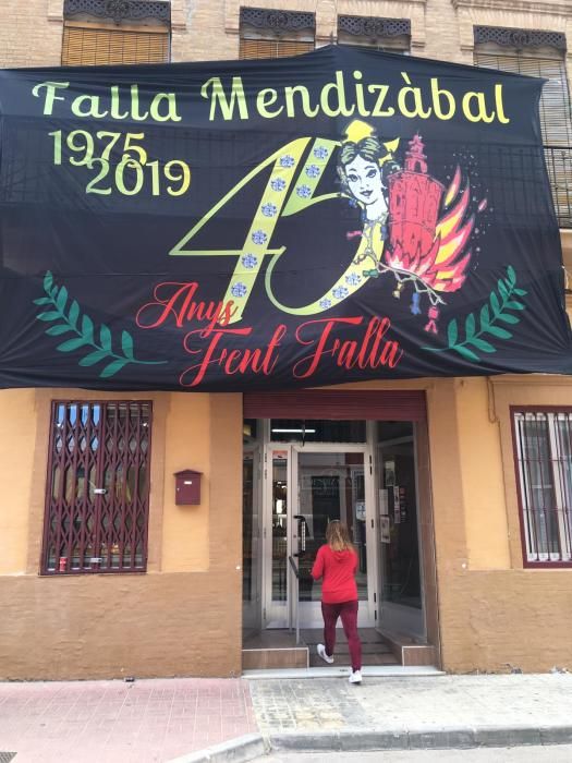 La falla Mendizábal de Burjassot ha celebrado su 45 aniversario el día de Sant Josep en la Ermita de Sant Roc