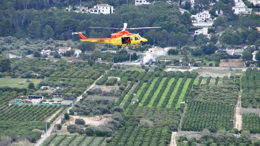 El helicóptero de la búsqueda sobrevoló zonas de Xàbia.