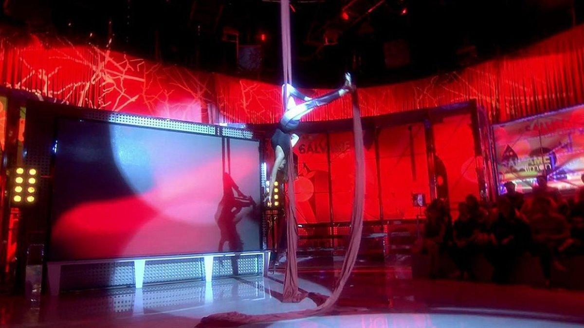 El pequeño detalle visible de Paz Padilla en una de sus acrobacias | Telecinco