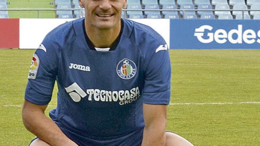 Carlos Peña, ayer, con la camiseta del Getafe.