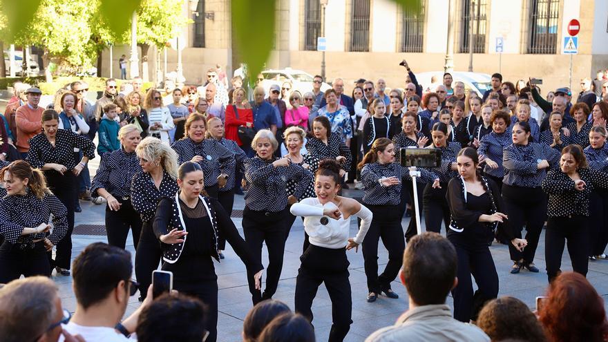 El flashmob del flamenco y la danza inunda de música La Corredera y Las Tendillas