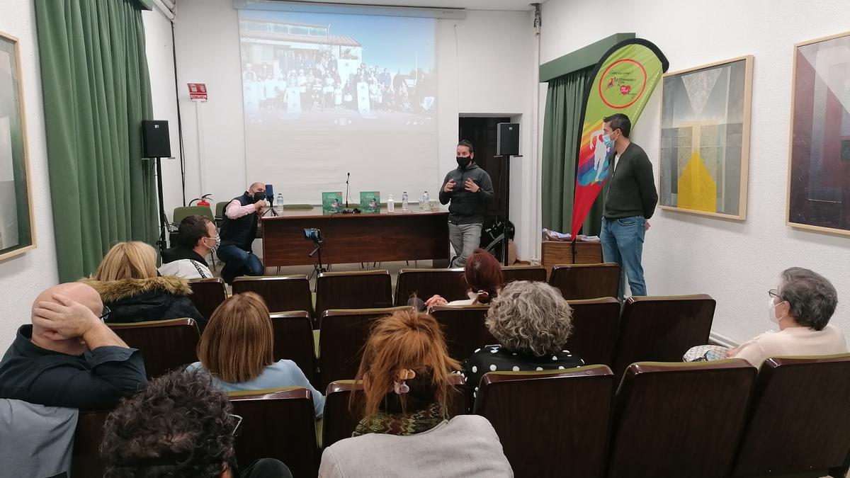 La asociación presenta en la Casa de Cultura el libro de relatos