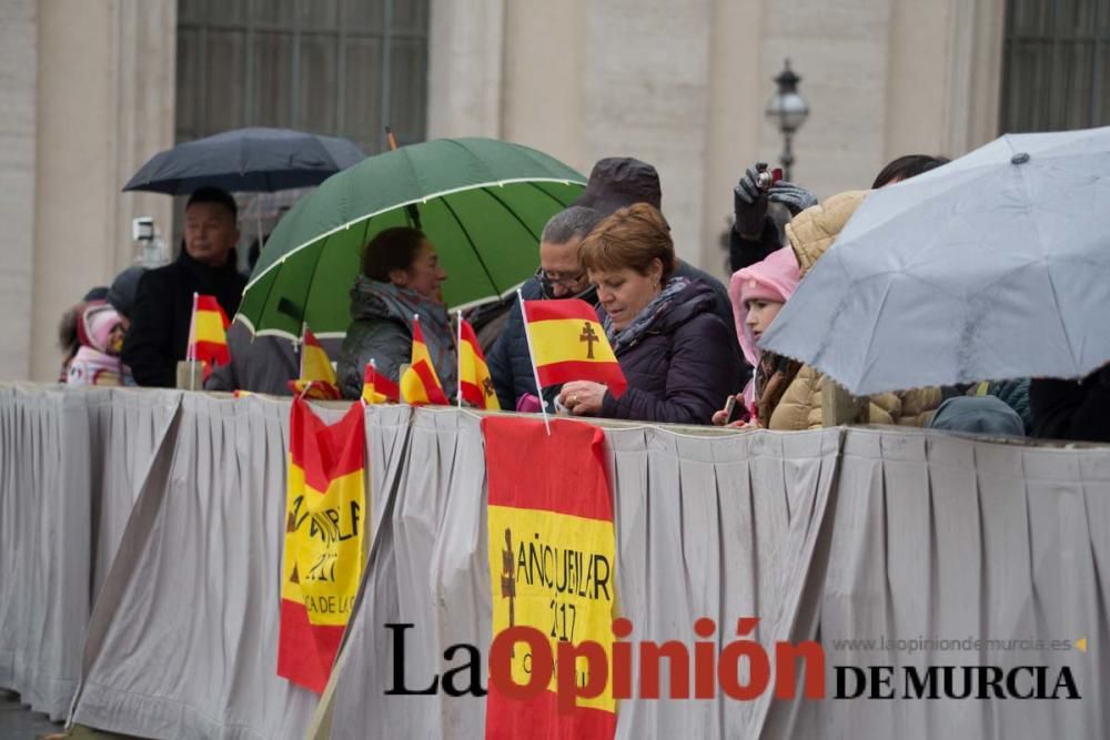 La cofradía de la Vera Cruz entrega el óbolo del J