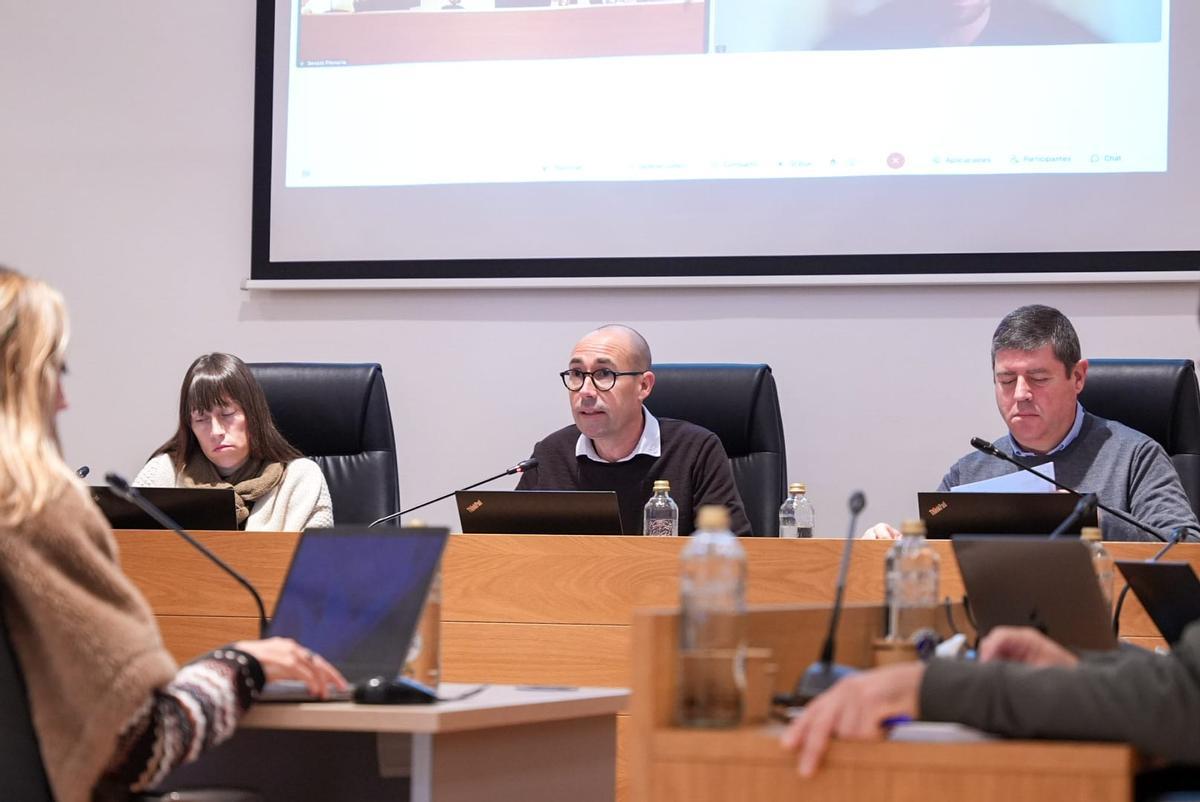 Mesa presidencial durante el pleno extraordinario de enero