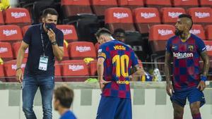 Eder Sarabia, con Messi y Vidal, en un partido ante el Atlético de la pasada temporada.