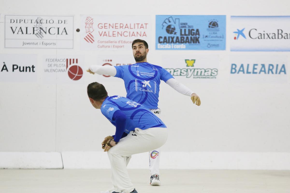 En la partida d’anada del passat divendres a Dénia, amb Francés ocupant el seu lloc per a completar equip amb Javi i Conillet, la formació de Pedreguer-masymas va caure per un folgat 60-25 davant el trio de Vila-real de José Salvador, Nacho i Guillermo.