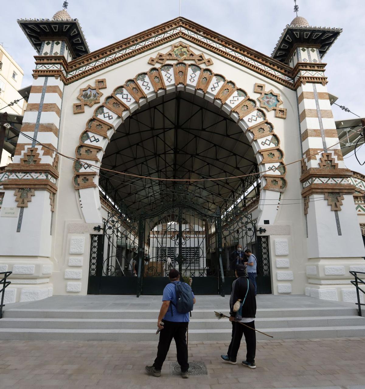 Fachada principal del mercado de Salamanca. | ÁLEX ZEA