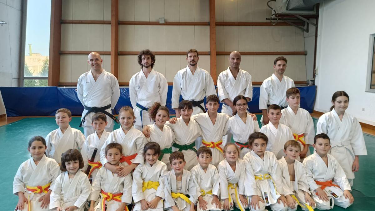 Integrantes del Tai- Jitsu Llanera