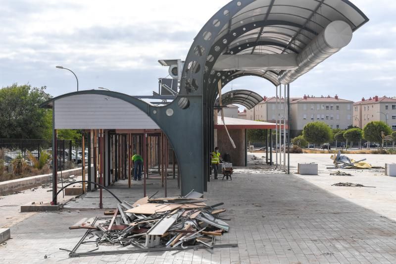 Estado de abandono del antiguo mercado de los sabores de Vecindario