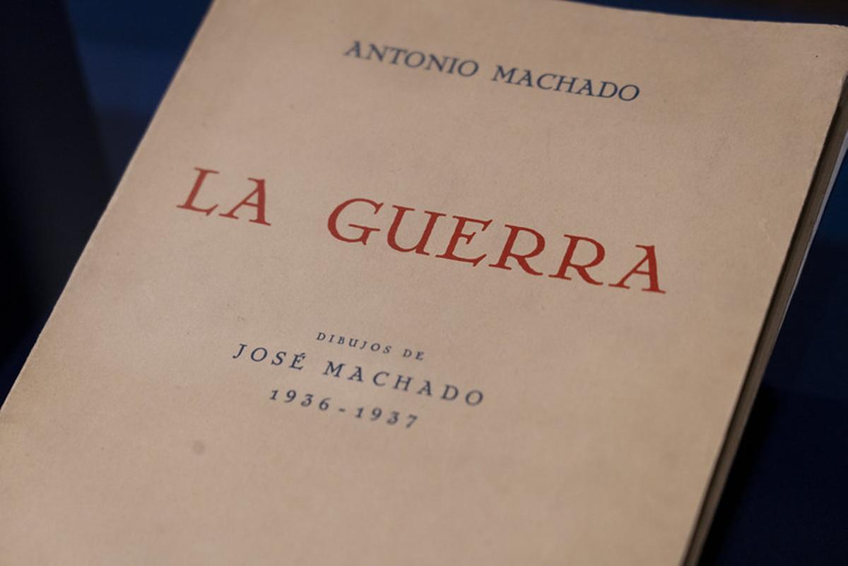 Primera edición de su volumen de poemas 'La Guerra' (1937), con ilustraciones de otro de los hermanos Machado, José.