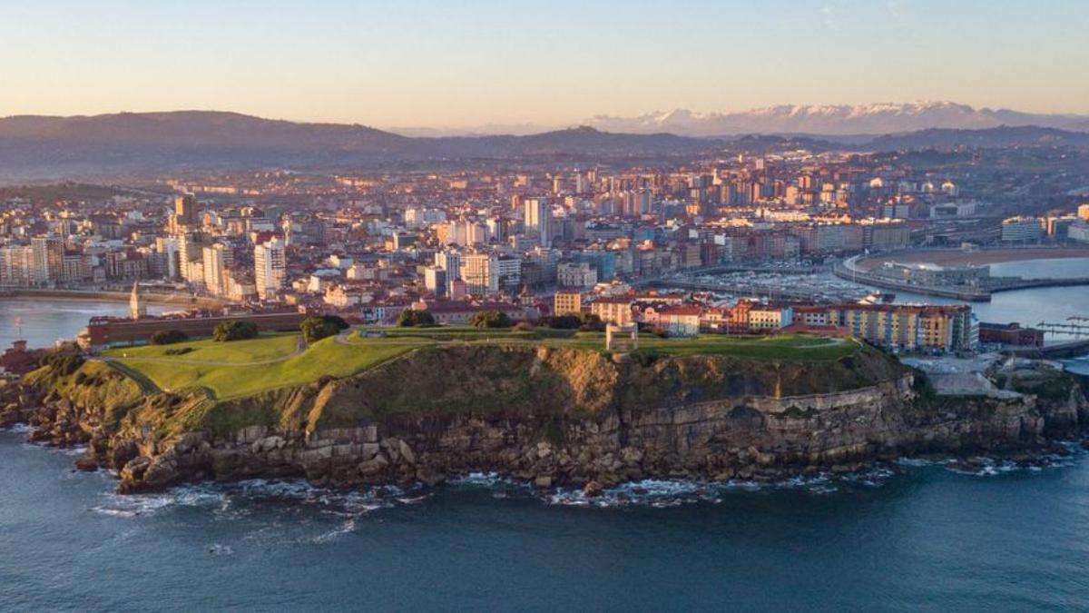 Vista de Gijón.|  | IGNACIO IZQUIERDO/ CEDIDA POR GIJÓN/XIXÓN TURISMO