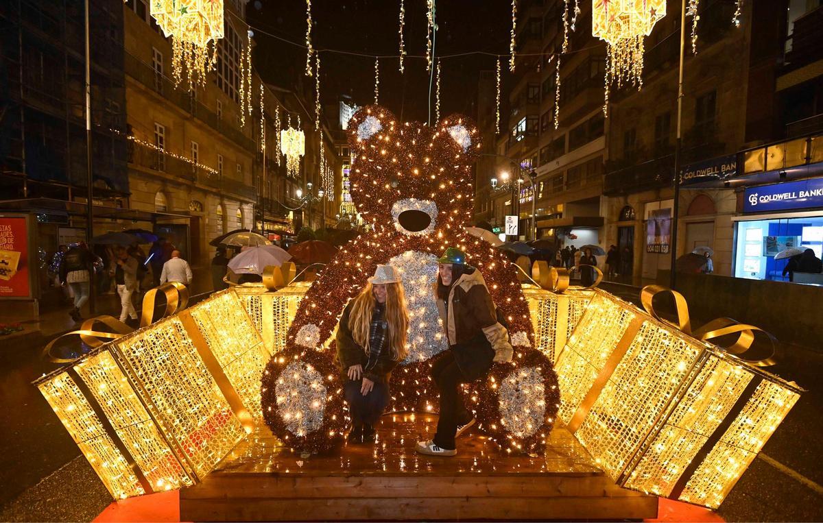 Vigo enciende la Navidad más grande de su historia ante miles de personas