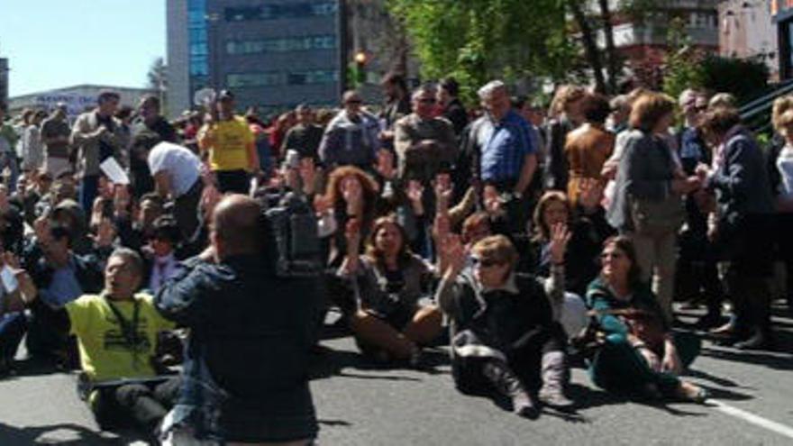 400 funcionarios y abogados se movilizan en defensa del partido judicial de Vigo