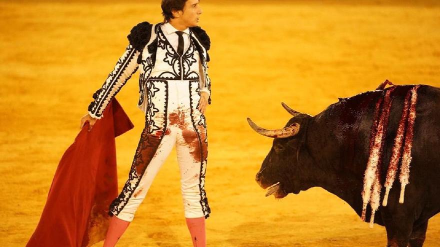 «Monótono» marca el triunfo en una tarde para el recuerdo en la Goyesca de Antequera