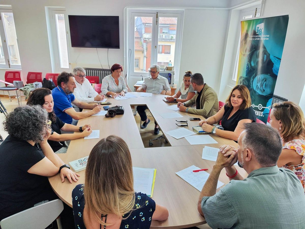 Reunión entre los distintos organismos para tratar la llegada de Costco a Asturias.