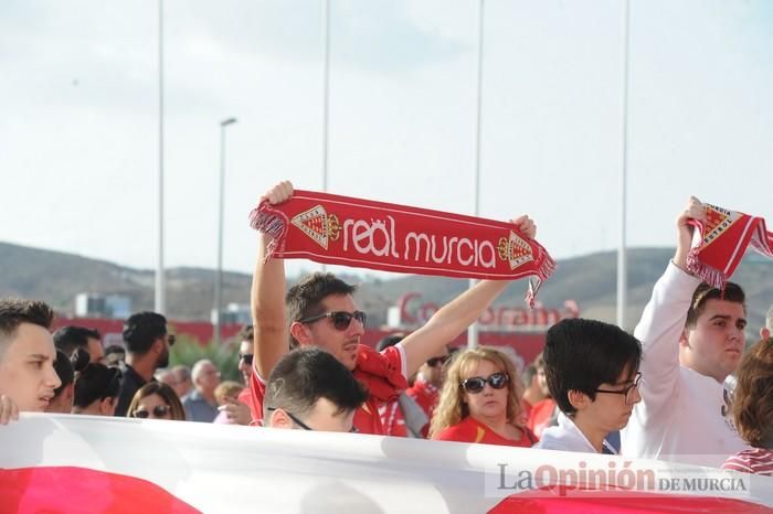 Tensión en la puerta de Nueva Condomina