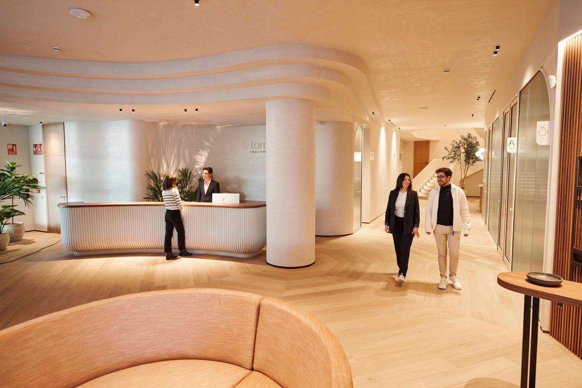 Recepción y hall de Tambre Alicante, ubicada en Panoramis.