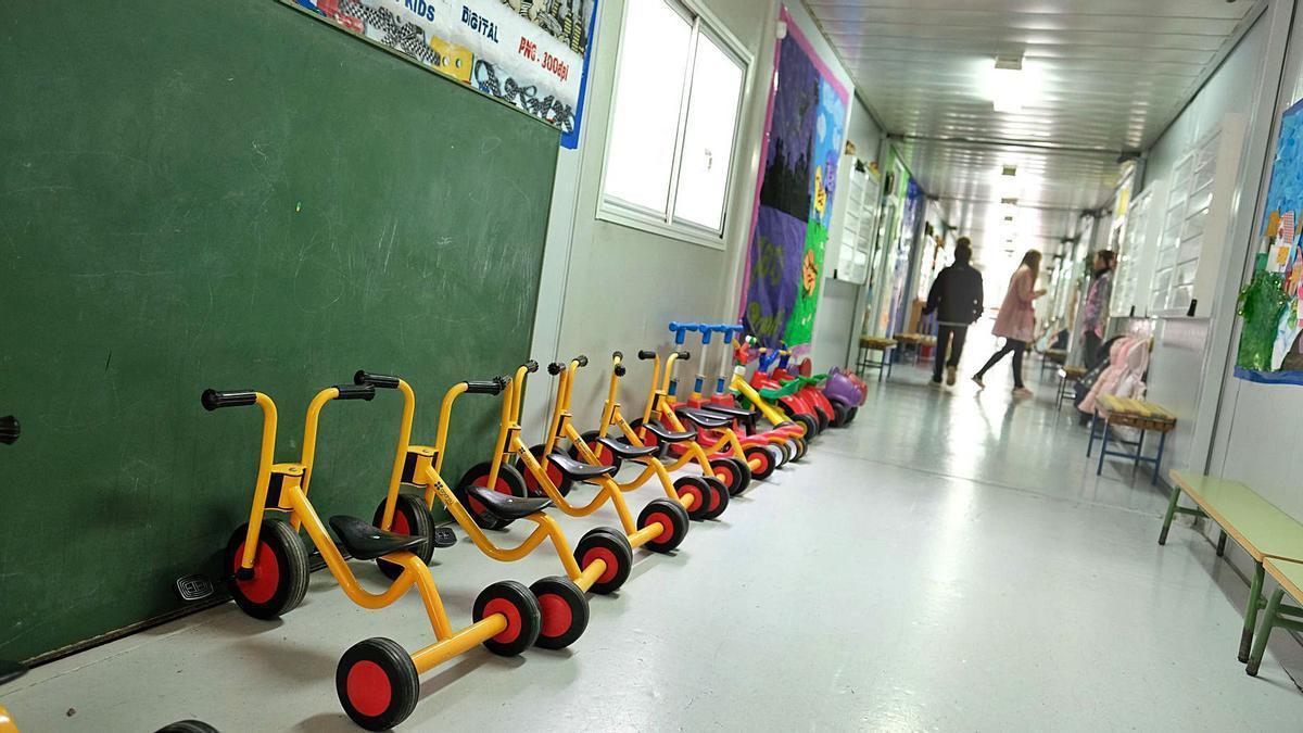 Imagen del interior de las aulas prefabricadas de la escuela infantil Santa Infancia de Elda.