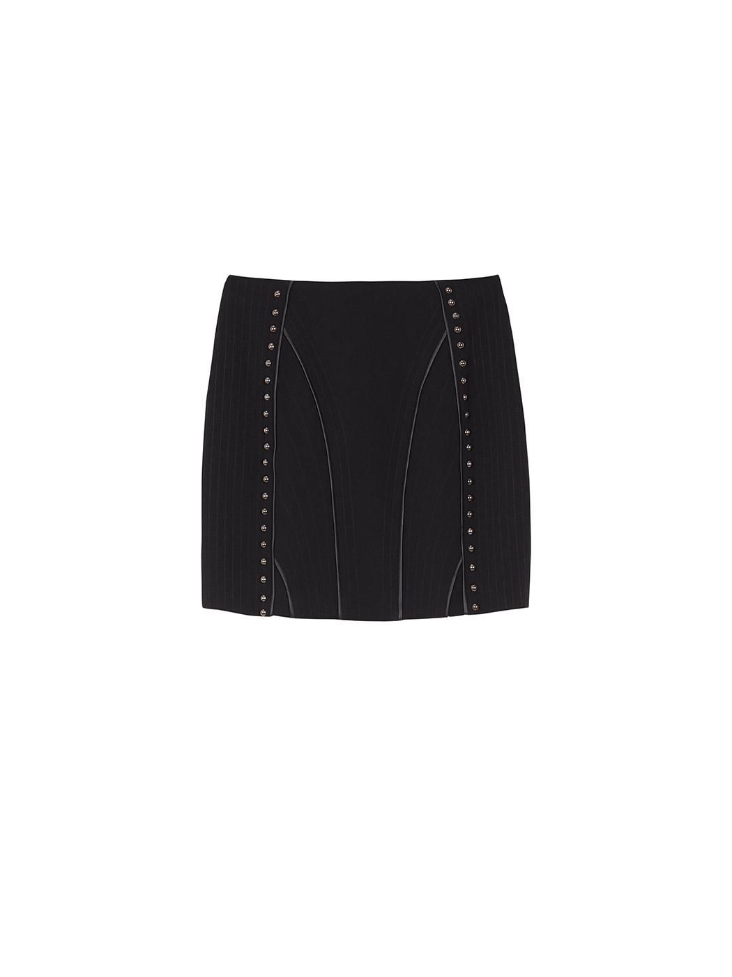 Diseños de rebajas también para otoño: falda con apliques metálicos