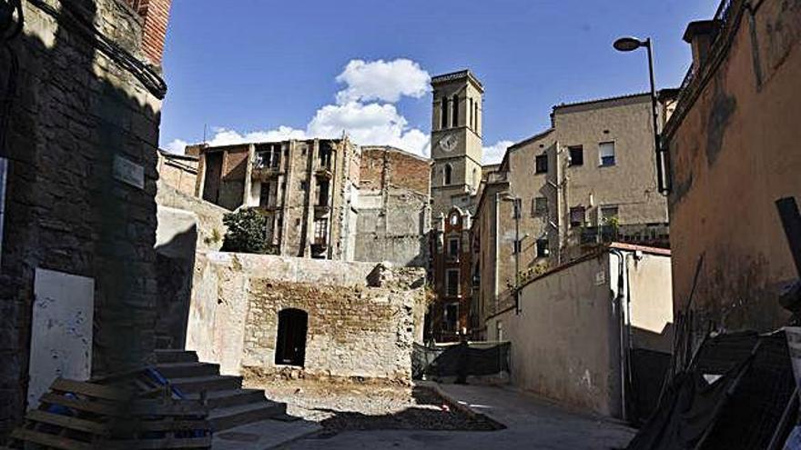 El carrer de Na Bastardes sense la casa, que deixa veure molt millor la Seu i mostra nous edificis