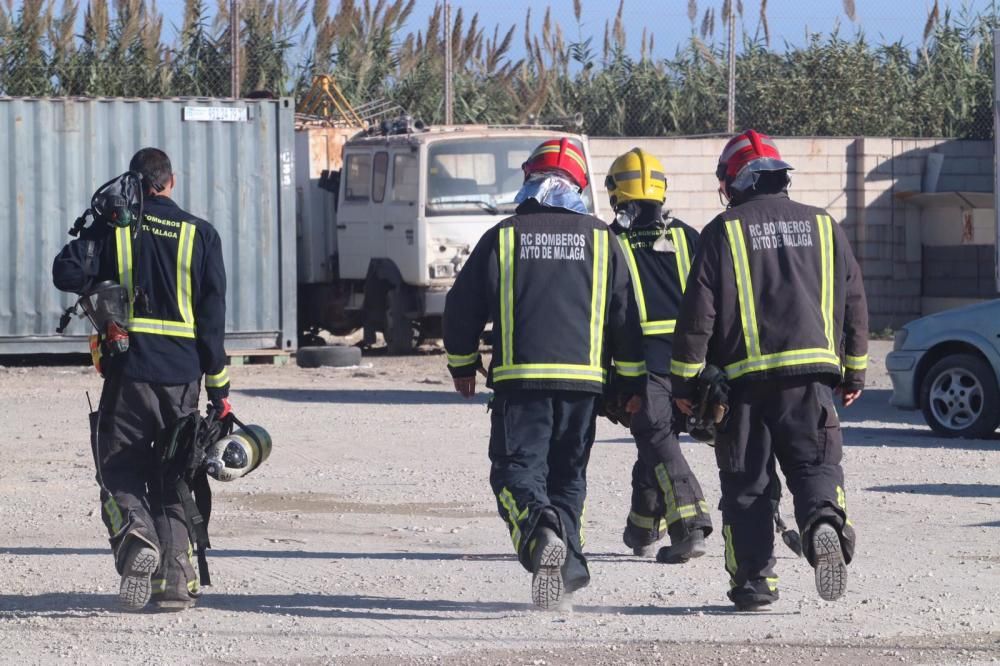 Incendio en un desguace del polígono Guadalhorce