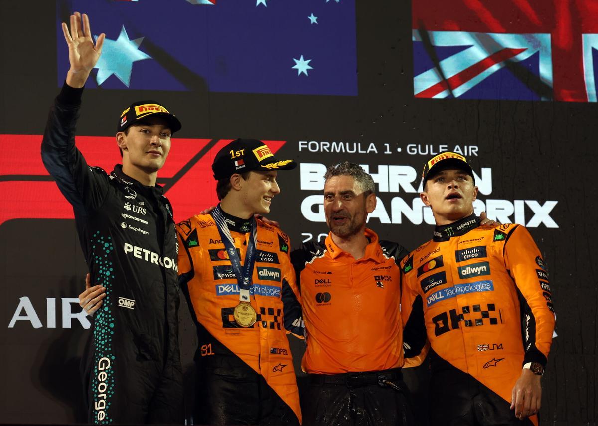 Andrea Stella, junto a sus dos pilotos la temporada pasada