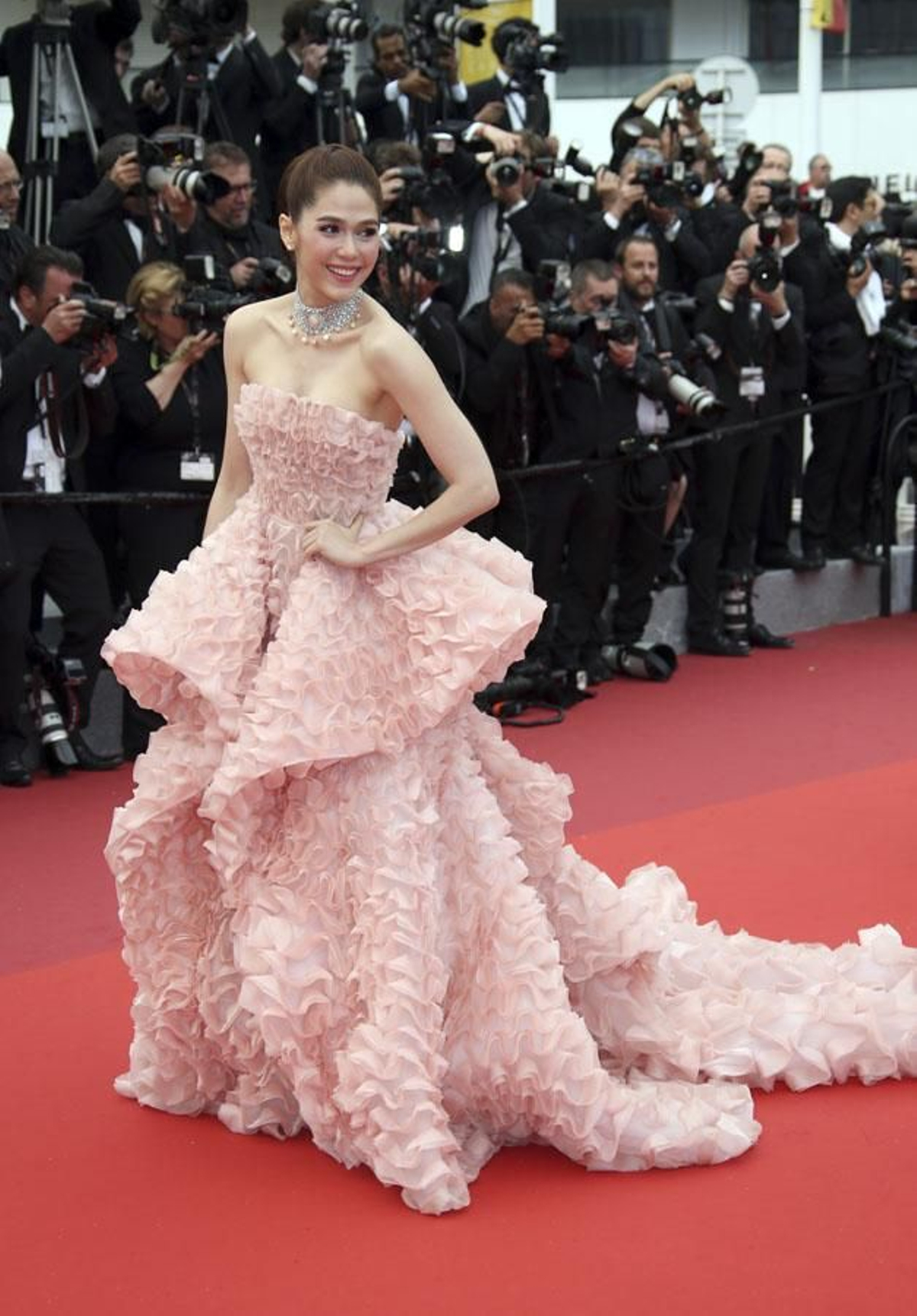 Ceremonia de Apertura de Cannes 2016: Araya A. Hargate con vestido de Ralph &amp; Russo