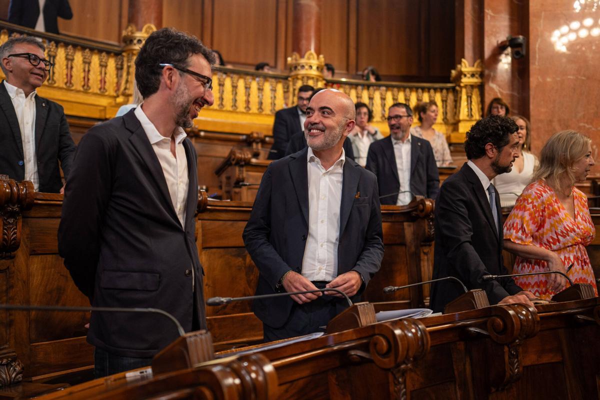BARCELONA 27/06/2025 Barcelona. Juan Bautista Milián Querol con Daniel Sirera Bellés, Imágenes de la sala de Plenos del Ayuntamiento de Barcelona. FOTO de ZOWY VOETEN