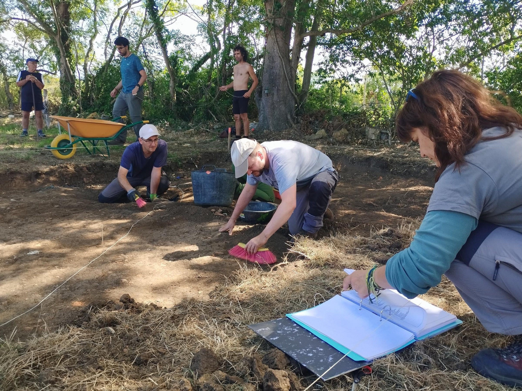 Así ha sido la primera jornada de excavación en Lucus Asturum este 2023