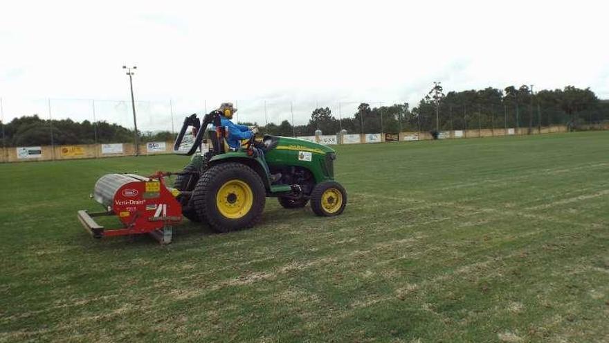 Limpieza en el Castro de Toiriz y mejoras en el campo de fútbol de Lamela