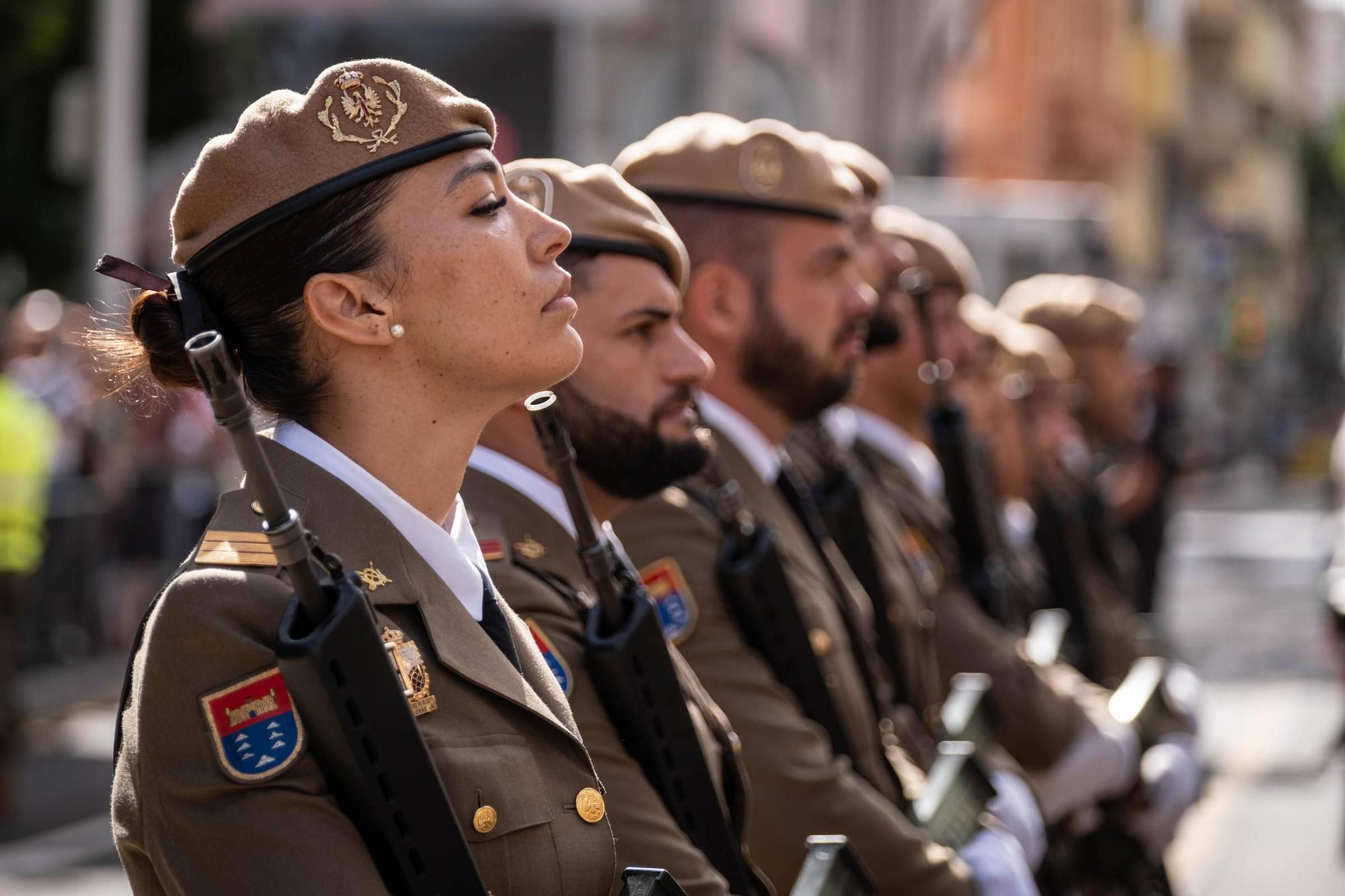 Solemne izado de la bandera por el 300 aniversario de la Capitanía General de Canarias