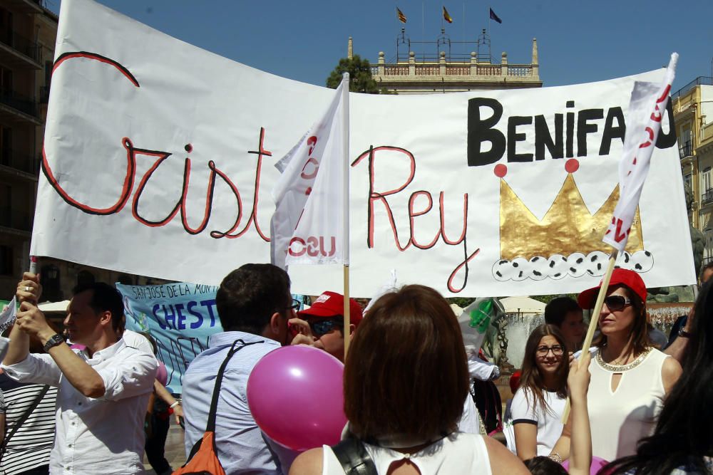 Cientos de alicantinos, en la protesta contra Marzà en Valencia